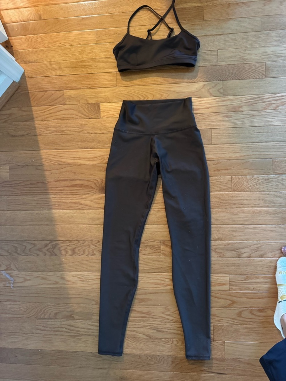 ALO yoga High waist Air lift intrigue leggings and bra - both size xs